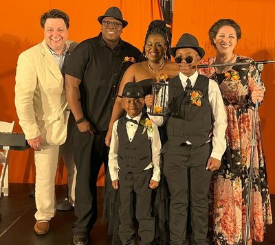 Stuart Landon, Laurence, Shardae, Braylin and Bryce Carter and Rachel Landon Photo