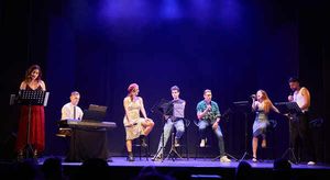 Laura Enrech, Xavier Torras, Laia Prats, José Guélez, Carlos Salgado, Lydia Fairén Photo