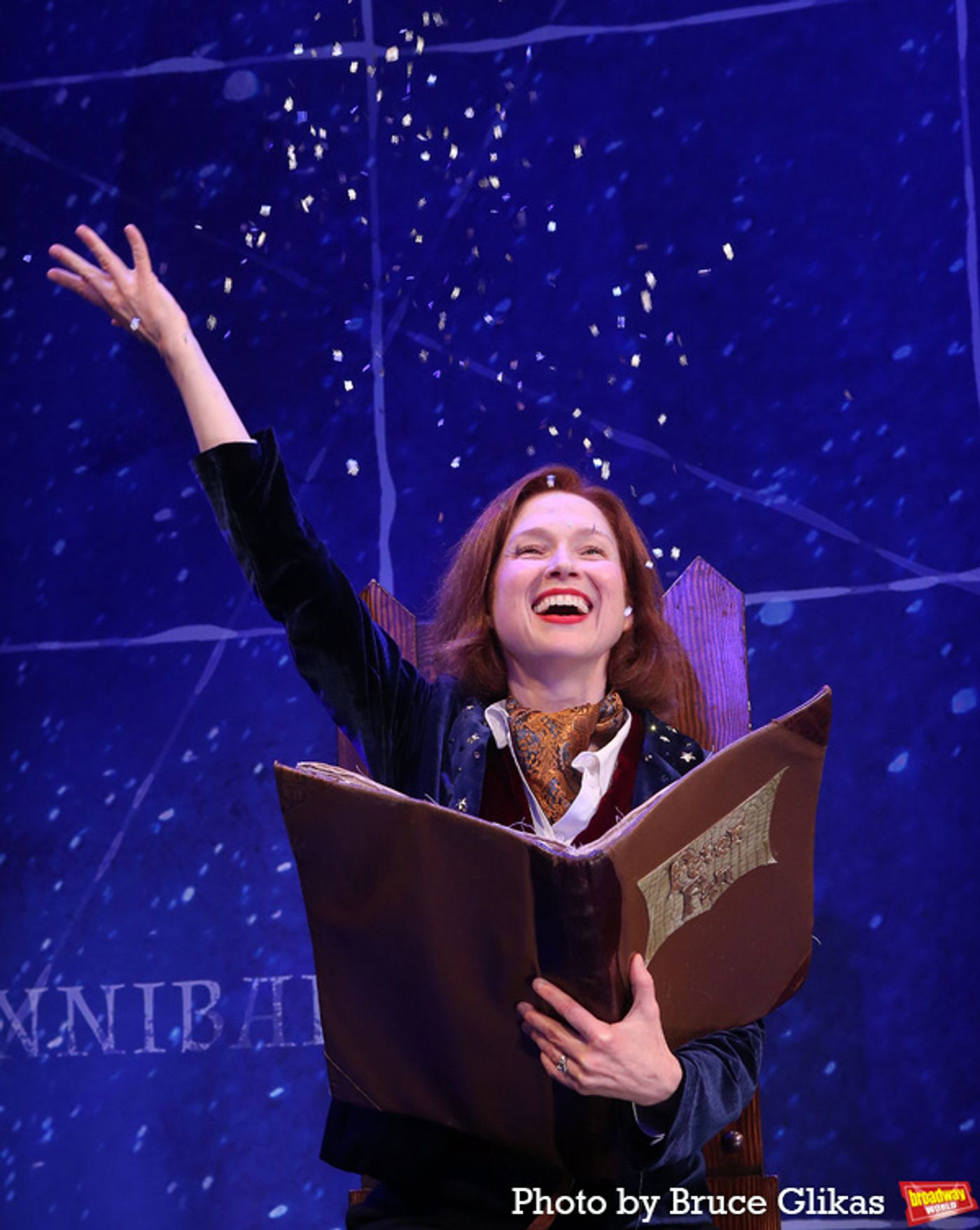 Photos: Ellie Kemper Joins the Cast of PETER PAN GOES WRONG  Image