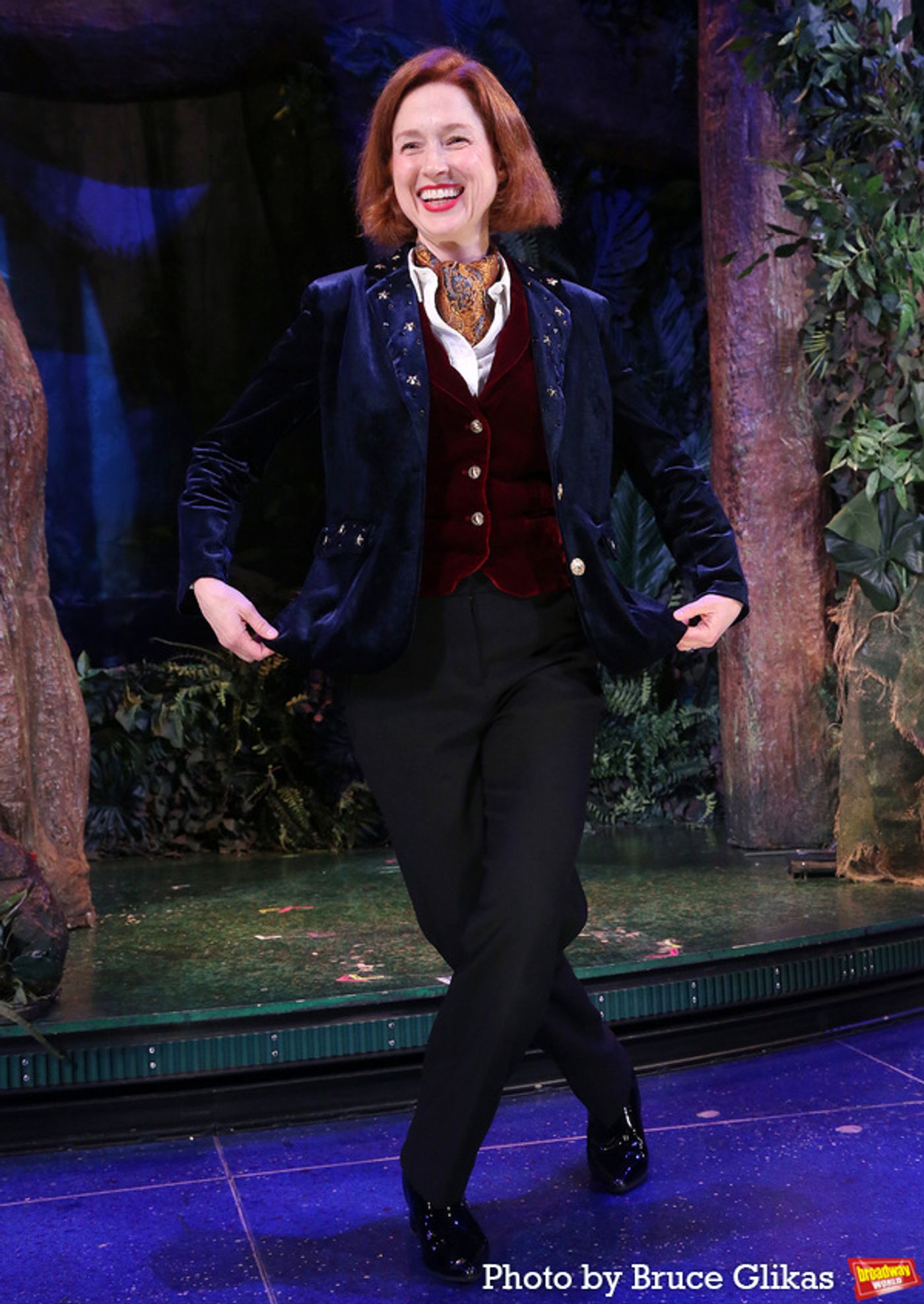 Photos: Ellie Kemper Joins the Cast of PETER PAN GOES WRONG  Image