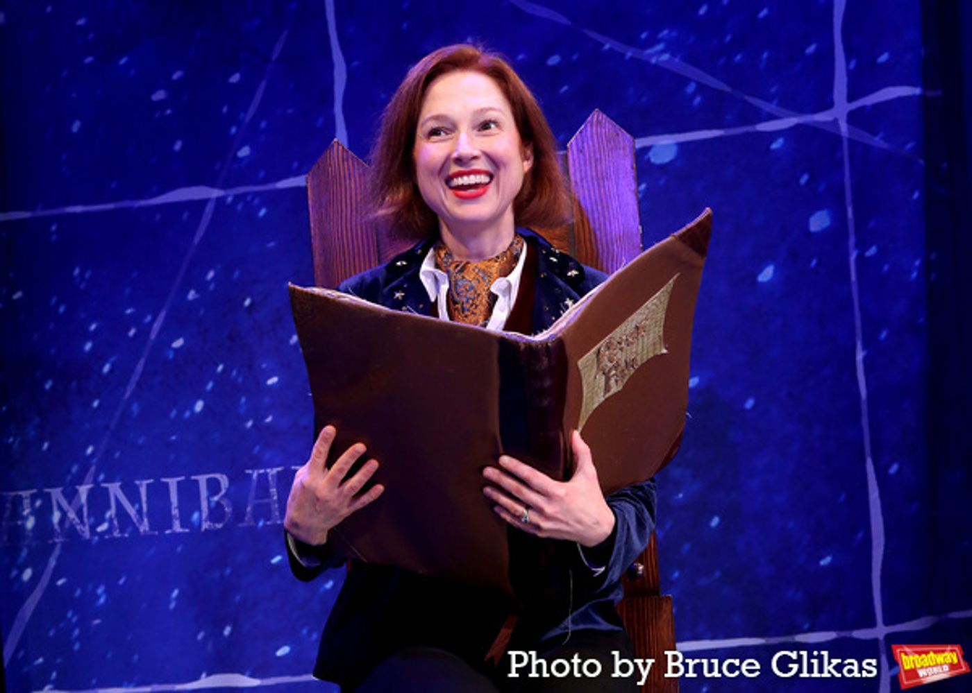 Photos: Ellie Kemper Joins the Cast of PETER PAN GOES WRONG  Image