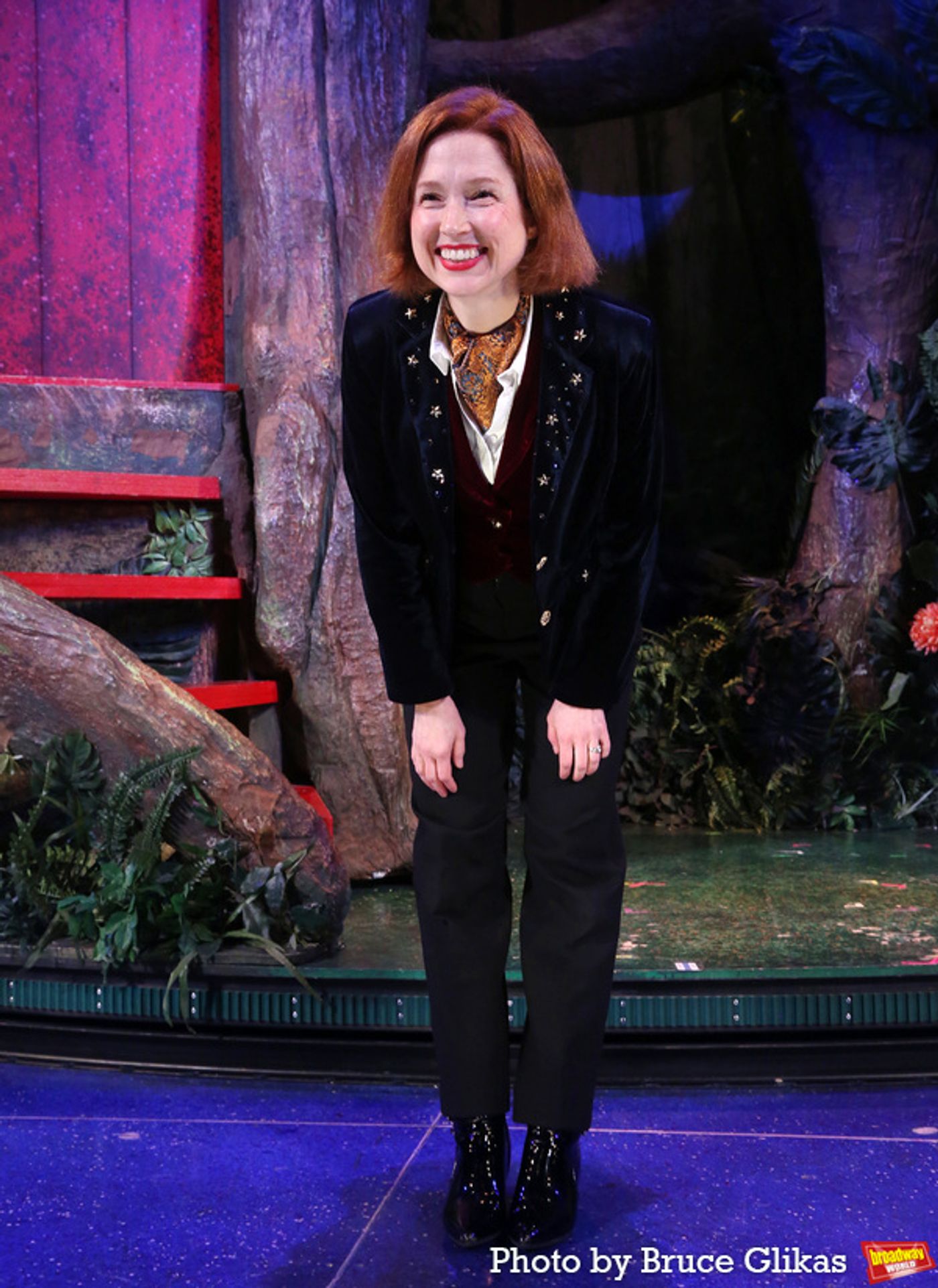 Photos: Ellie Kemper Joins the Cast of PETER PAN GOES WRONG  Image