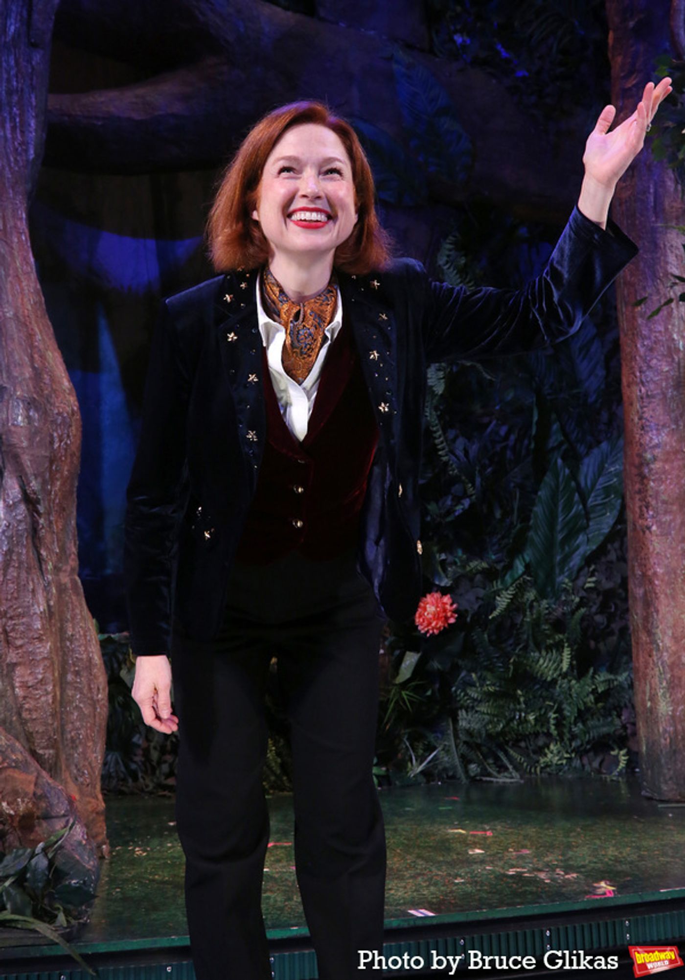 Photos: Ellie Kemper Joins the Cast of PETER PAN GOES WRONG  Image