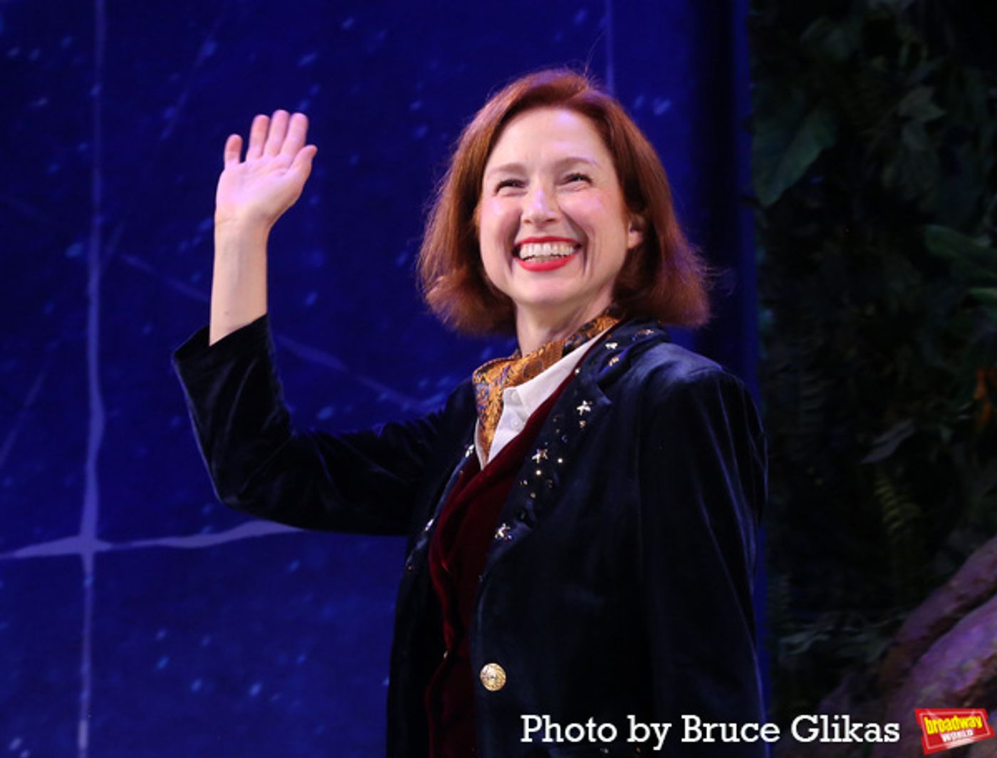 Photos: Ellie Kemper Joins the Cast of PETER PAN GOES WRONG  Image