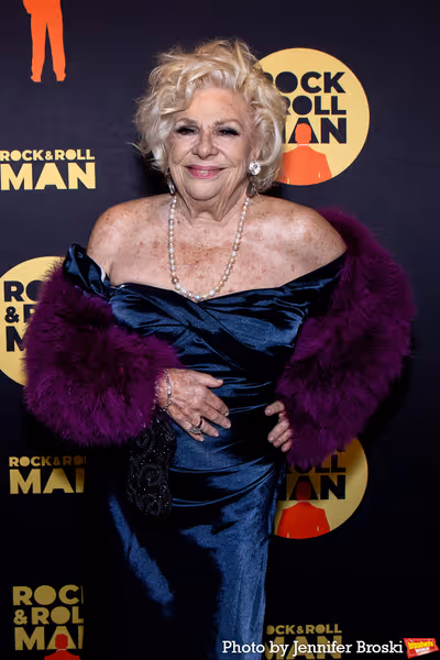 Renee Taylor Photo
