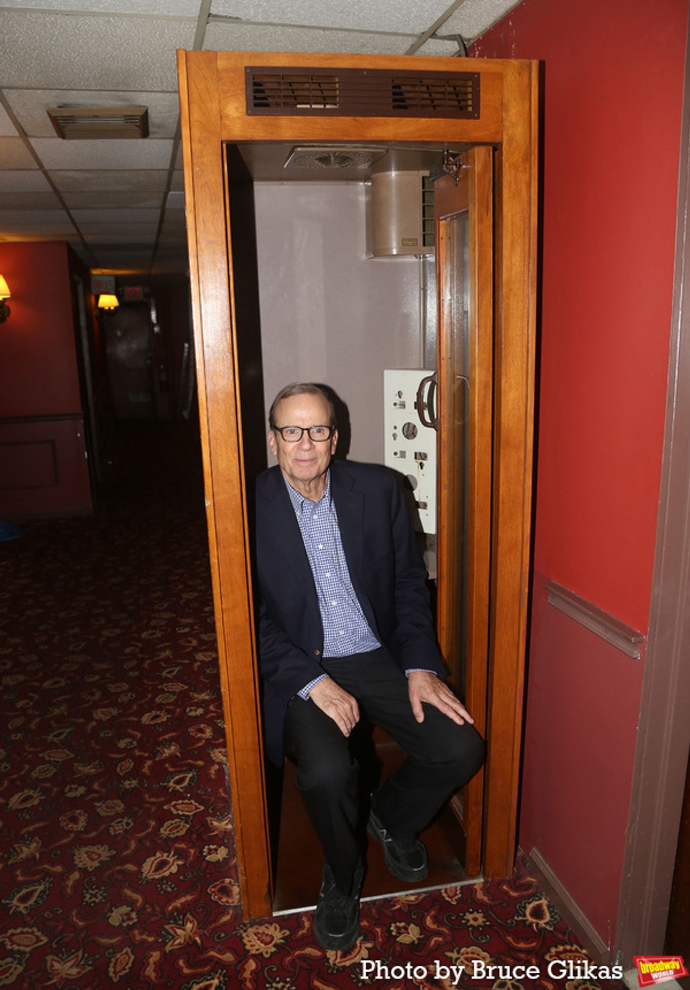 Photos: Manhattan Theatre Club's Barry Grove Receives Portrait at Sardi's  Image