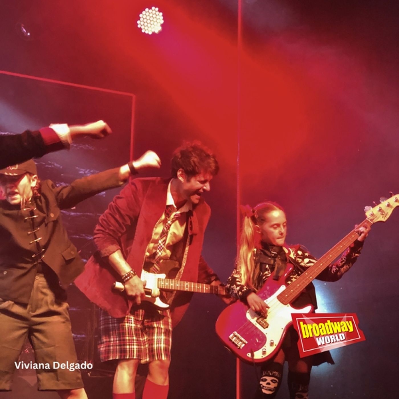 El joven elenco de SCHOOL OF ROCK celebra el final de curso El joven elenco de SCHOOL OF ROCK celebra el final de curso Image