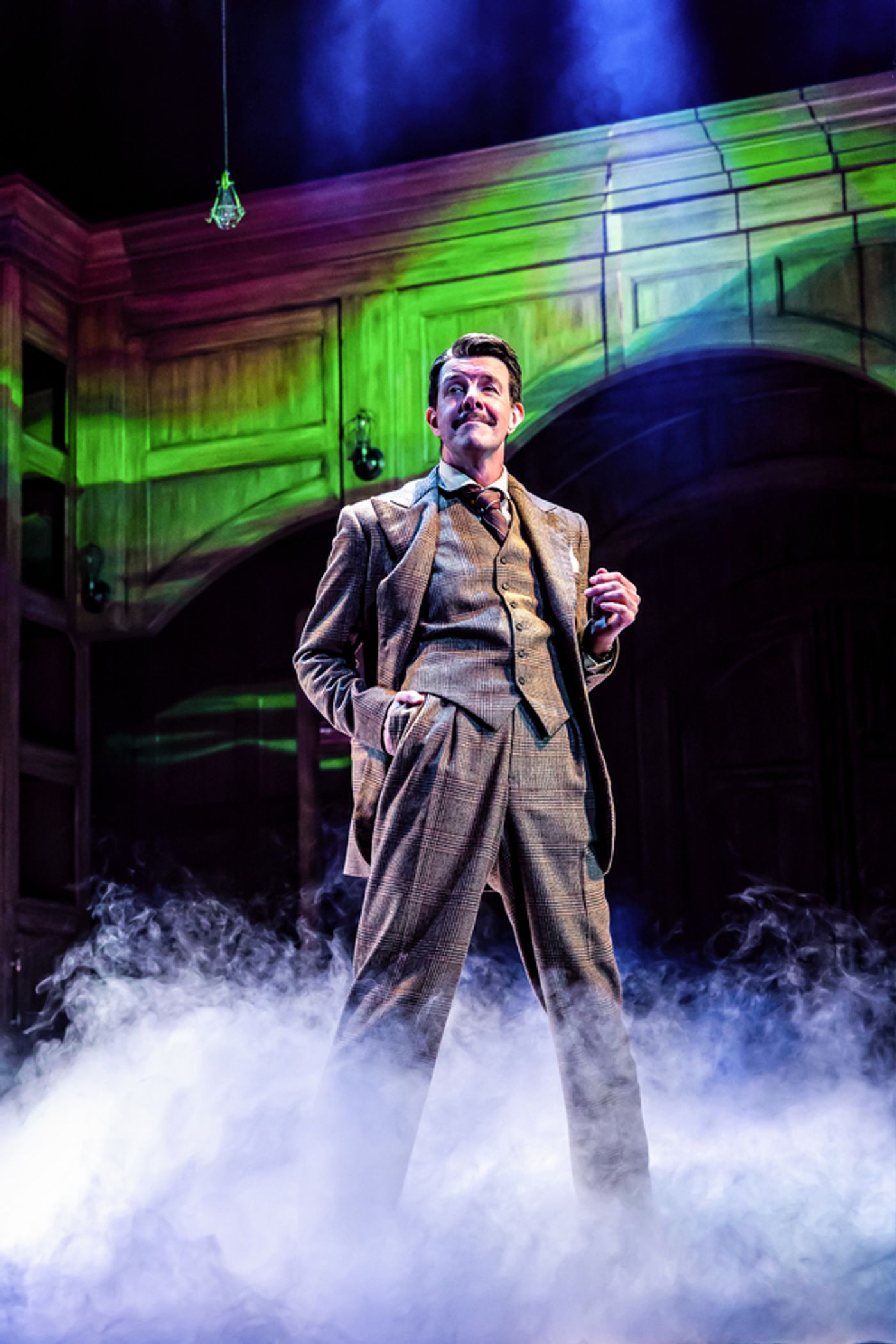 Photos & Video: First Look at Gavin Lee & More in THE 39 Steps at Drury Lane Theatre  Image