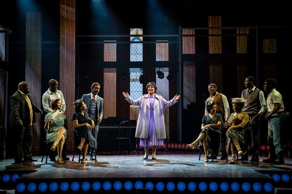 Donnie Hammond and cast  Photo