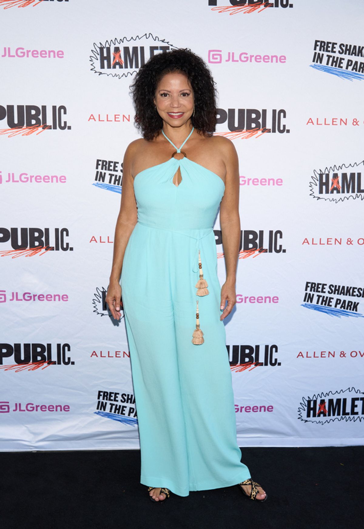 Gloria Reuben                at 