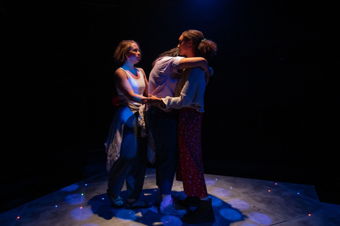 Photos: First Look at THE SWELL World Premiere at Orange Tree Theatre  Image