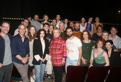 Hillary Clinton, Bill Clinton, Chelsea Clinton, Marc Mezvinsky with the cast of "Leop Photo