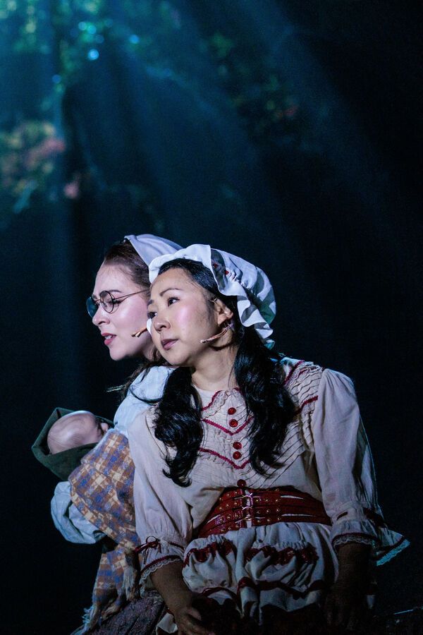 Caelie Scott Flanagan as Cinderella and Kendyl Ito  Photo
