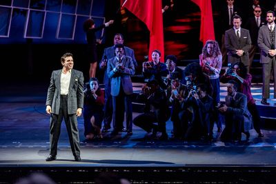 Jarrod Spector and the cast Photo