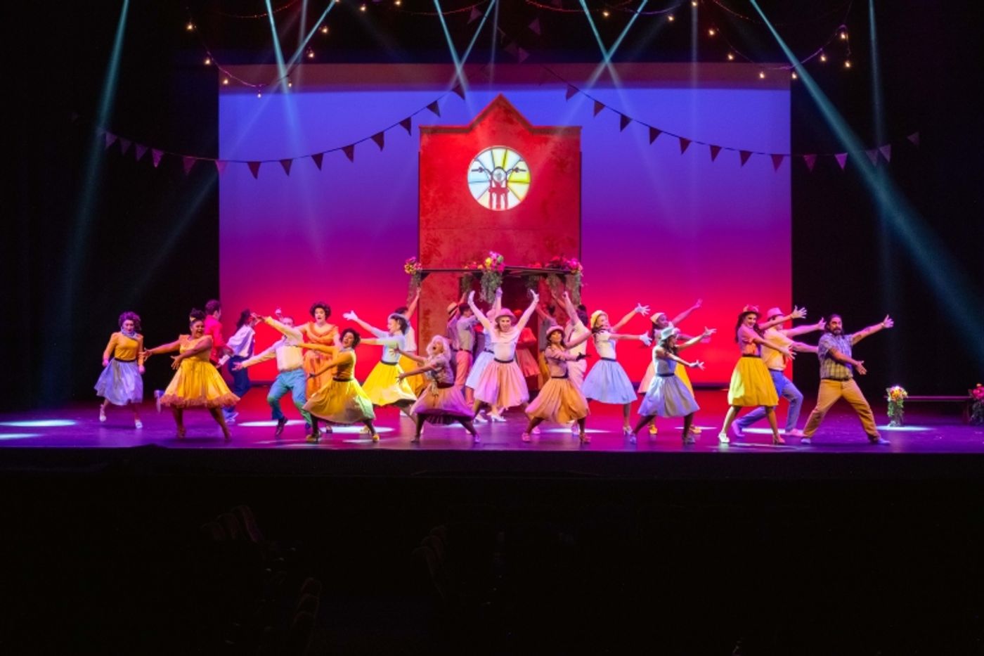 Review: ALL SHOOK UP at Crown Theatre  Image