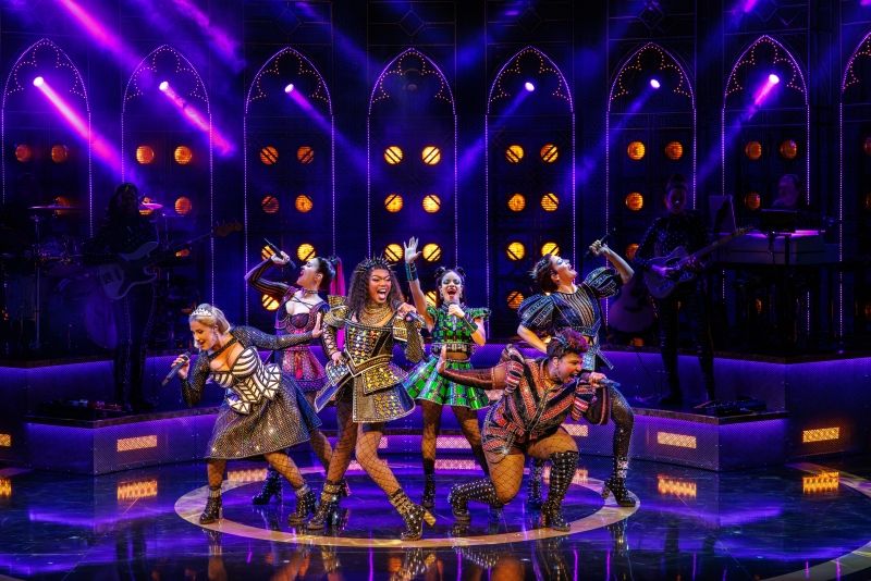 Review: SIX at The Paramount Theatre Image