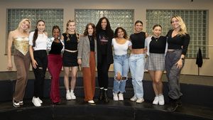 Darcy Stewart, Krystal Hernández, Hailey Lewis, Abigail Sparrow, Julia McLellan, Jaz Robinson, Elysia Cruz, Lauren Mariasoosay, Julia Pulo, Maggie Lacasse @ BroadwayWorld Darcy Stewart, Krystal Hernández, Hailey Lewis, Abigail Sparrow, Julia McLellan, Jaz Photo