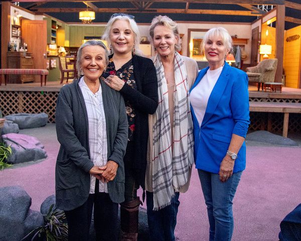 Dianne Travis, Lee Garlington, Jean Smart, Shannon Kriska  Photo