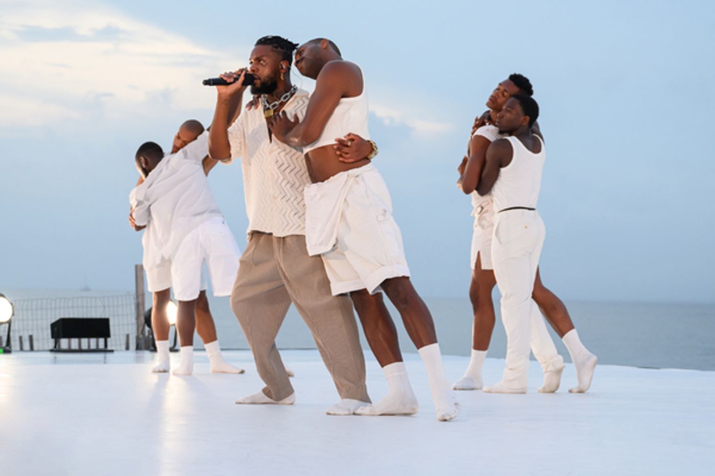 Photos & Video: Fire Island Dance Festival, Hosted by Alan Cumming, Breaks Fundraising Record Photos & Video: Fire Island Dance Festival, Hosted by Alan Cumming, Breaks Fundraising Record Image