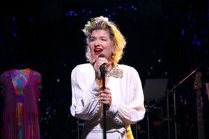 Issy van Randwyck @ BroadwayWorld Issy van Randwyck Photo