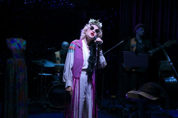 Photos: First Look at Issy van Randwyck in DAZZLING DIVAS at The Mill at Sonning  Image