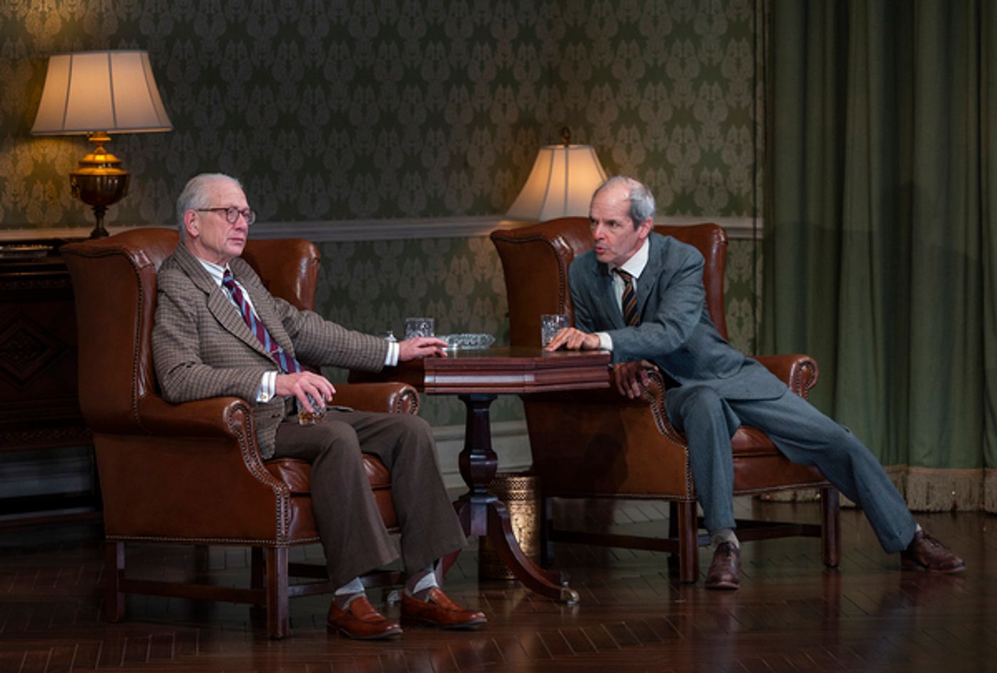 Photos: First Look at NO MAN'S LAND at Steppenwolf Theatre  Image
