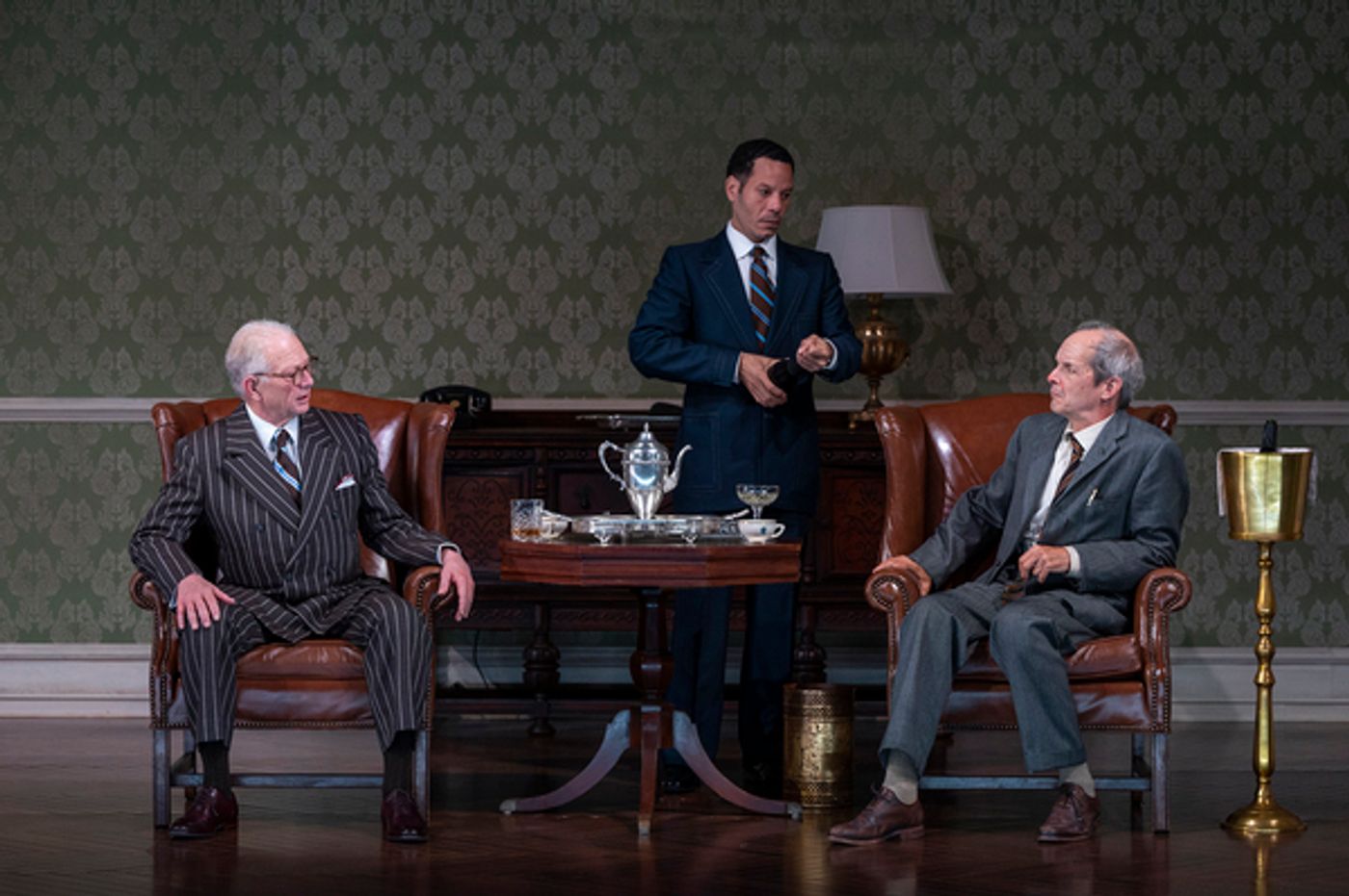 Photos: First Look at NO MAN'S LAND at Steppenwolf Theatre  Image