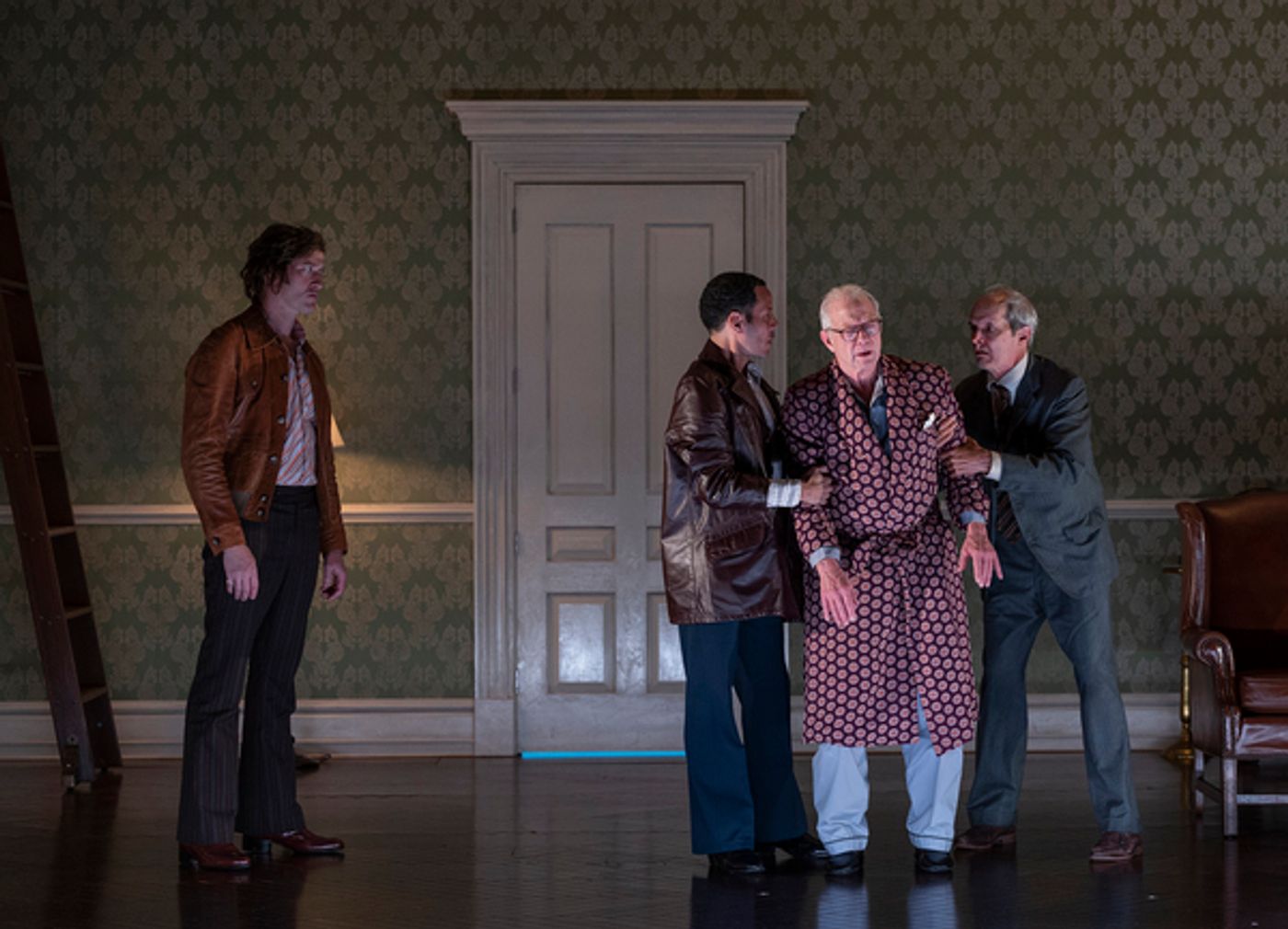 Photos: First Look at NO MAN'S LAND at Steppenwolf Theatre  Image