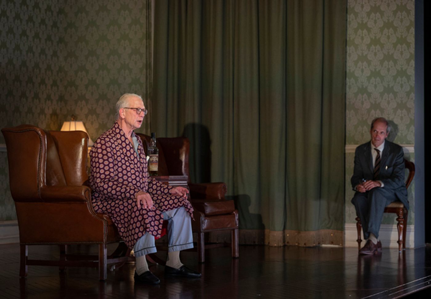 Photos: First Look at NO MAN'S LAND at Steppenwolf Theatre  Image