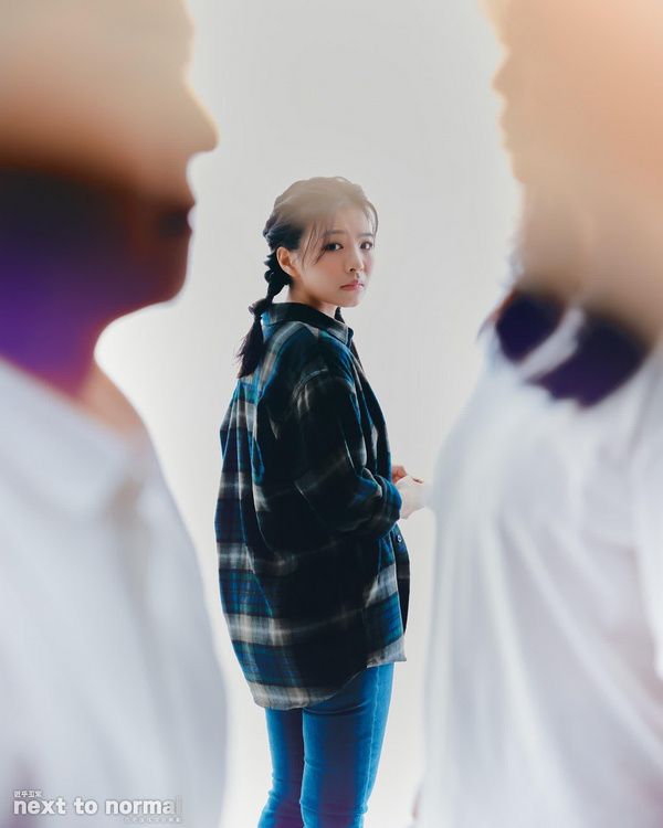 Photos: First Look at the Taiwan Cast of NEXT TO NORMAL In Costume  Image