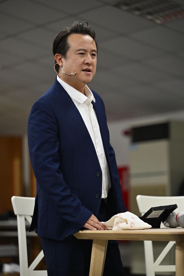 Photos: In Rehearsal For NEXT TO NORMAL in Taiwan  Image