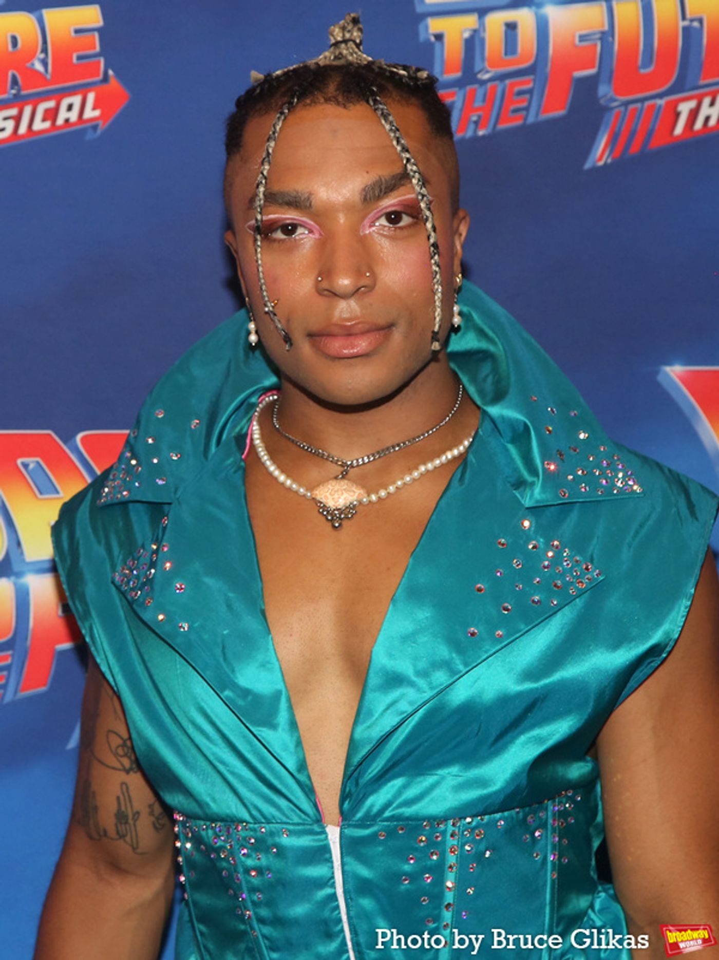 Photos: The Cast of BACK TO THE FUTURE Walks The Red Carpet For Their Gala Performance  Image