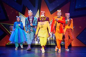 L.R. Davidson, Jamie LaVerdiere, (back) Brian Owen, Markia Nicole Smith, Dan Rosales, Photo