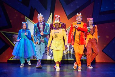 L.R. Davidson, Jamie LaVerdiere, (back) Brian Owen, Markia Nicole Smith, Dan Rosales, Photo