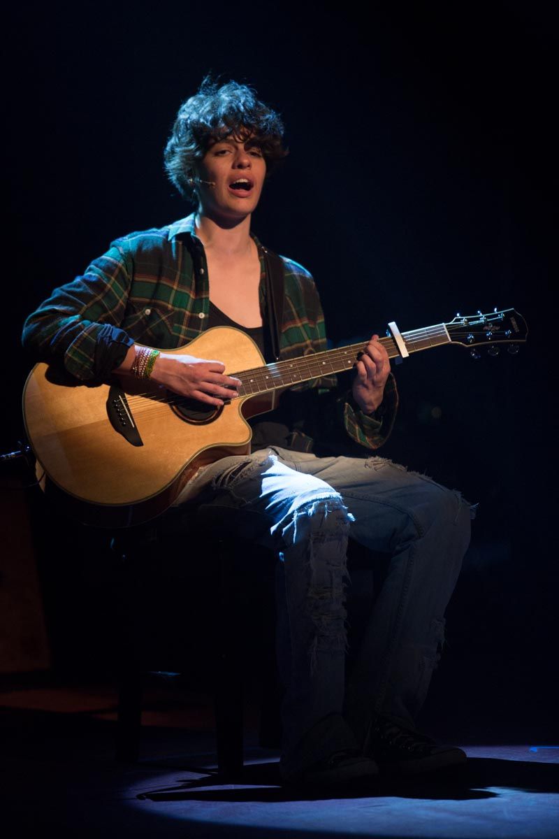 CASSIA ELLER, o MUSICAL Revivals in Sao Paulo with Tacy's Breathtaking Performance  Image