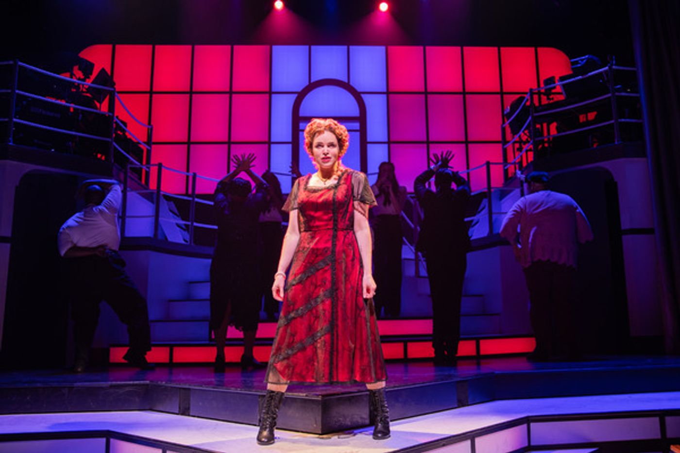 Photos: First Look at Jackie Burns as Céline Dion in TITANIQUE  Image