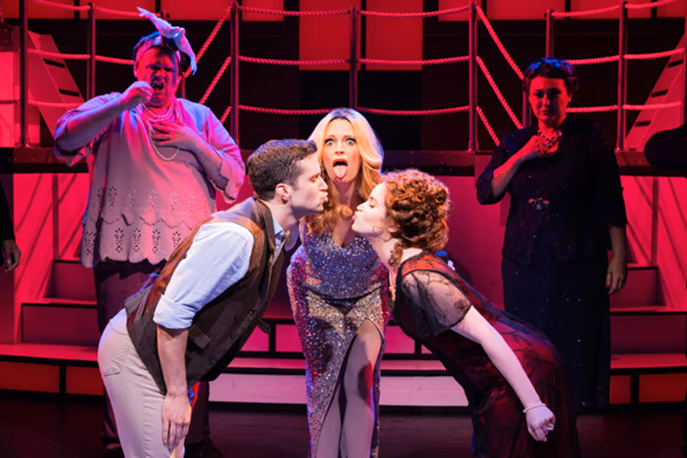 Photos: First Look at Jackie Burns as Céline Dion in TITANIQUE  Image