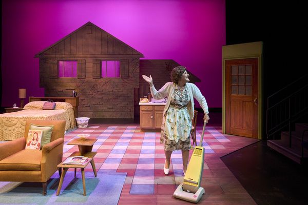 Photos: ERMA BOMBECK: AT WIT'S END At Cleveland Play House  Image