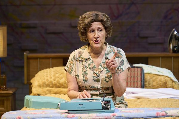 Photos: ERMA BOMBECK: AT WIT'S END At Cleveland Play House  Image