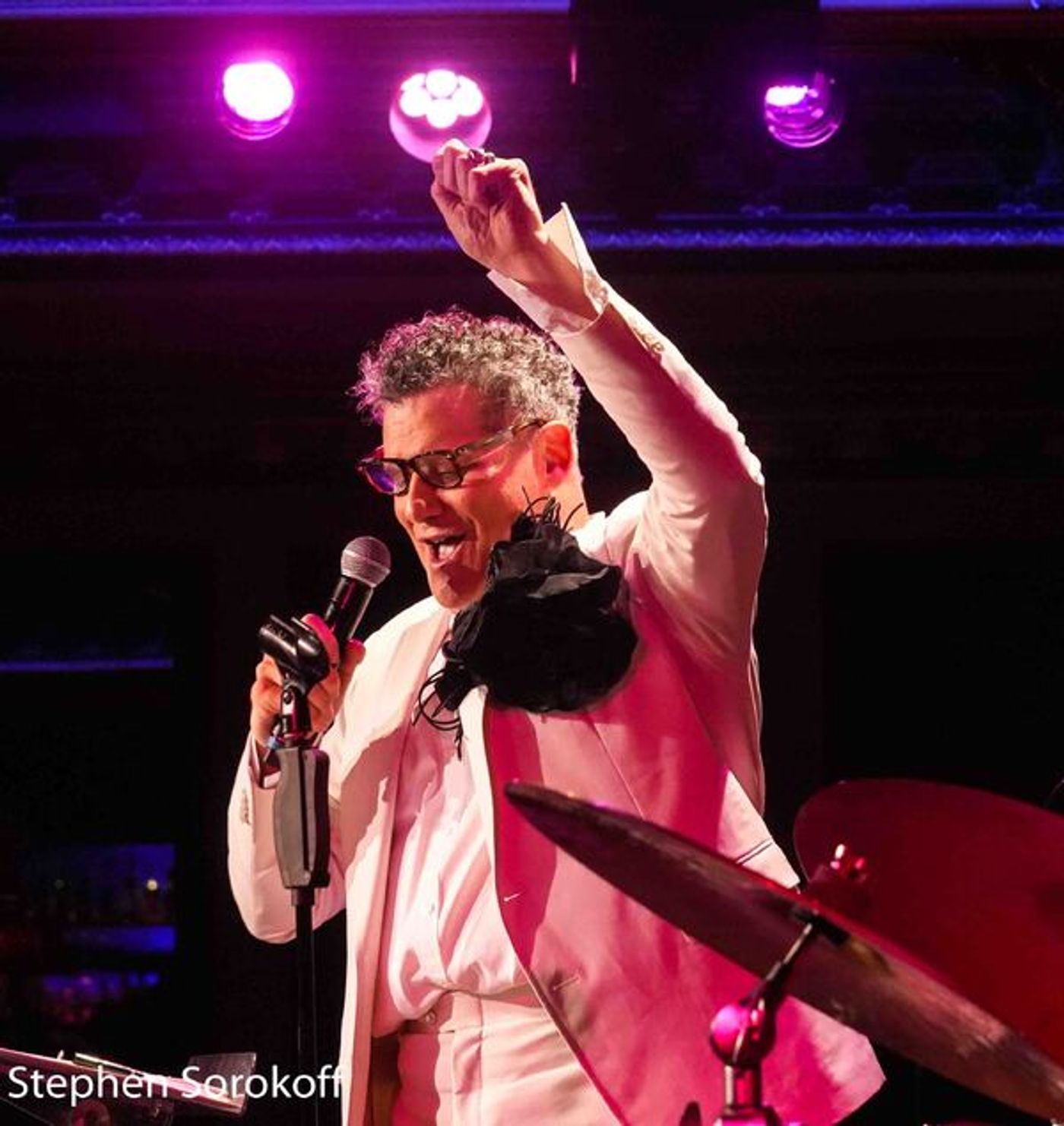 Photos: Isaac Mizrahi Performs at 54 Below  Image