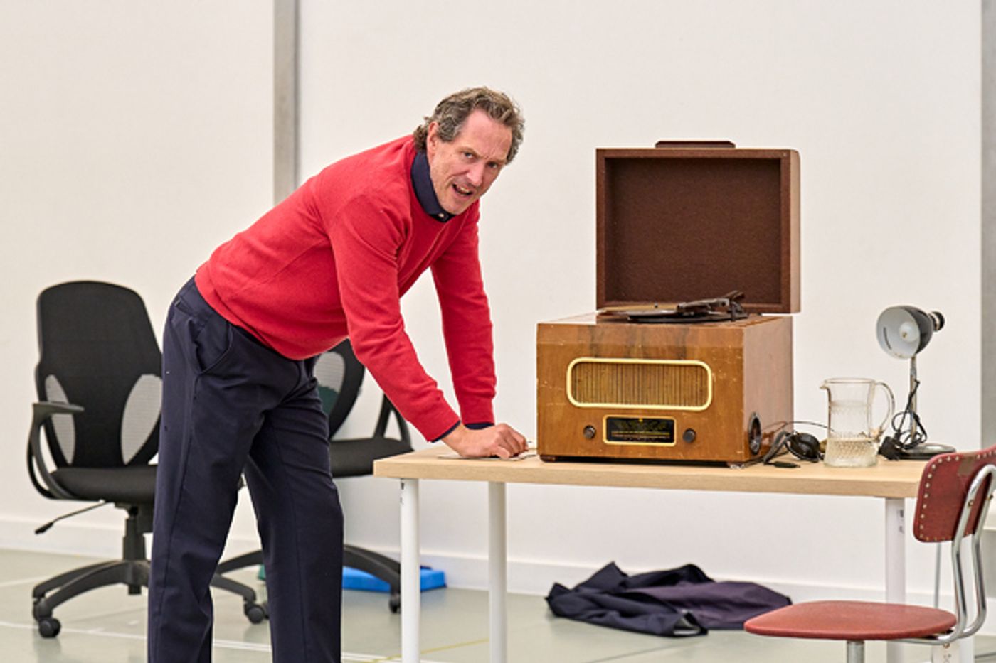 Photos: First Look at Patsy Ferran and Bertie Carvel in Rehearsal for PYGMALION at the Old Vic  Image