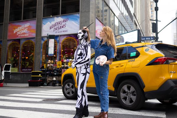 Photos: Alexa Meade Paints Amber Gray, Derek Klena, Drew Gehling, and More!  Image