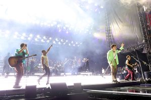 Nick Jonas, Kirk Franklin, Joe Jonas, and Kevin Jonas Photo