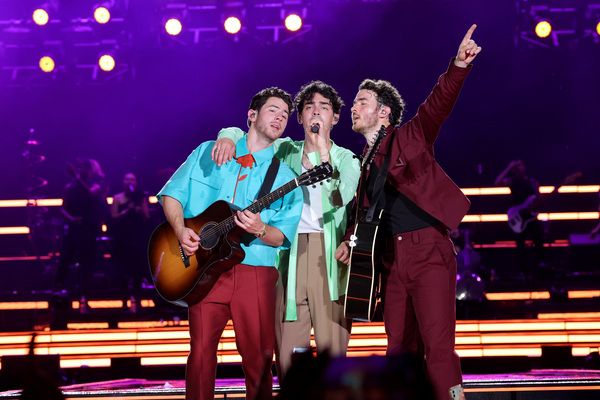 Nick Jonas, Joe Jonas, an Kevin Jonas Photo