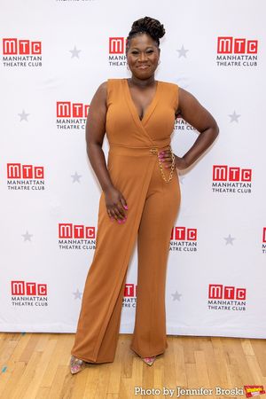 Zenzi Williams @ BroadwayWorld Zenzi Williams Photo