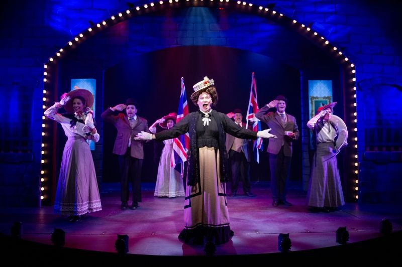 Feature: Arkansas Writer Visits Santa Fe Playhouse to See A GENTLEMAN'S GUIDE TO LOVE AND MURDER  Image