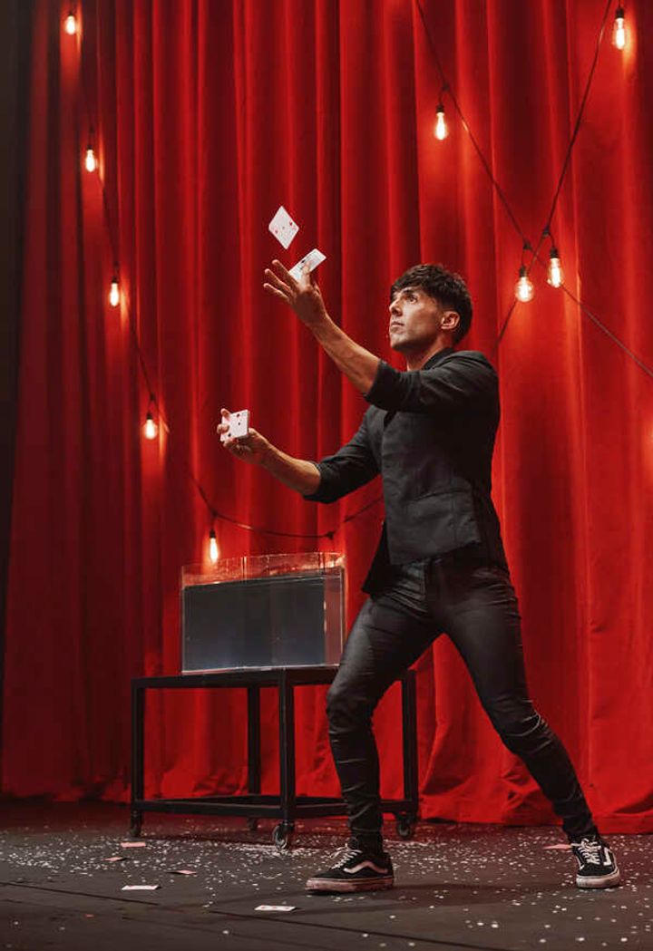 El Mago Pop Production Photo