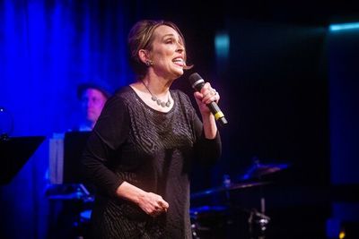 Susie Mosher starts the performance Photo