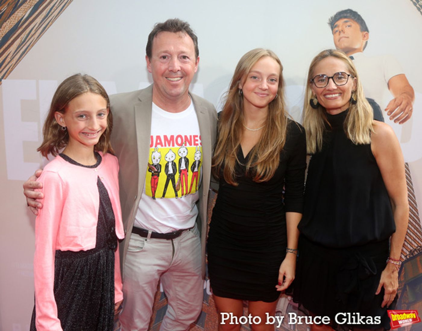 Photos: On the Red Carpet at Opening Night of EL MAGO POP  Image