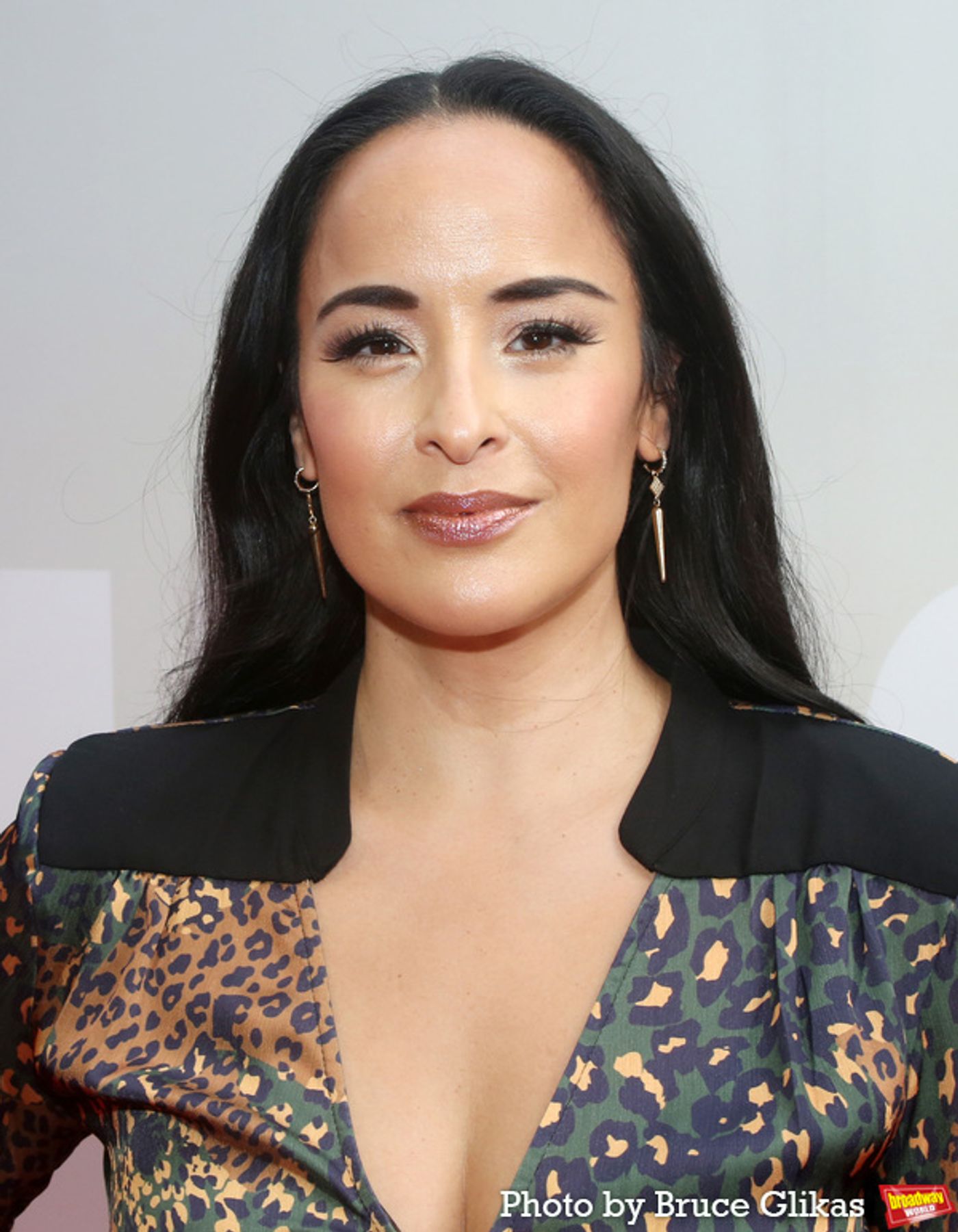 Photos: On the Red Carpet at Opening Night of EL MAGO POP  Image